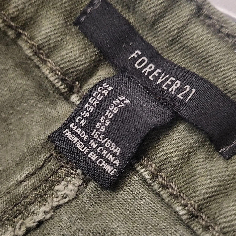 Forever 21 Distressed Frayed Army Green Denim Women's Shorts - Picture 3 of 3